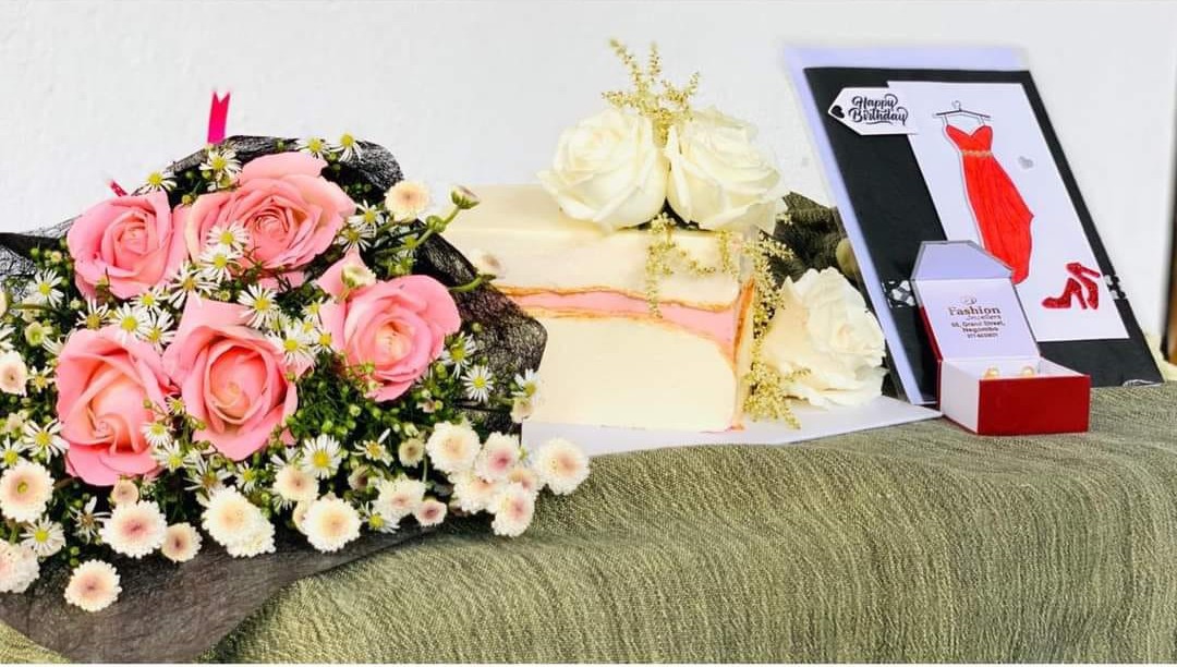 Cake Flowers by Visithuru Flora